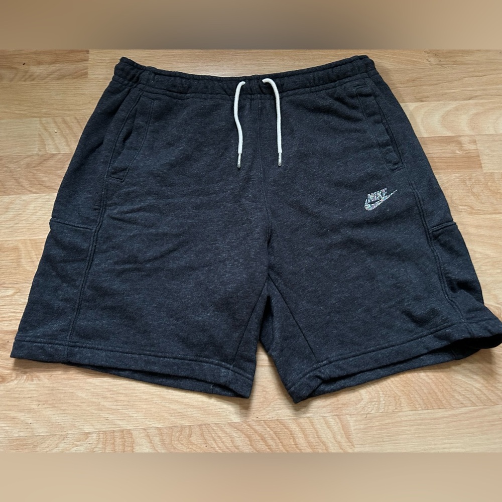 Men’s Nike Sportswear Shorts Sz L